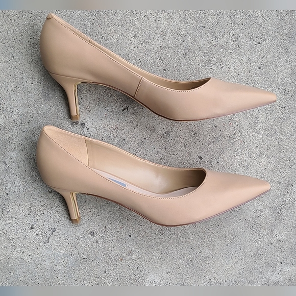 Nude Charles & Keith kitten heels size 39 usa size 8.5 - Picture 4 of 5